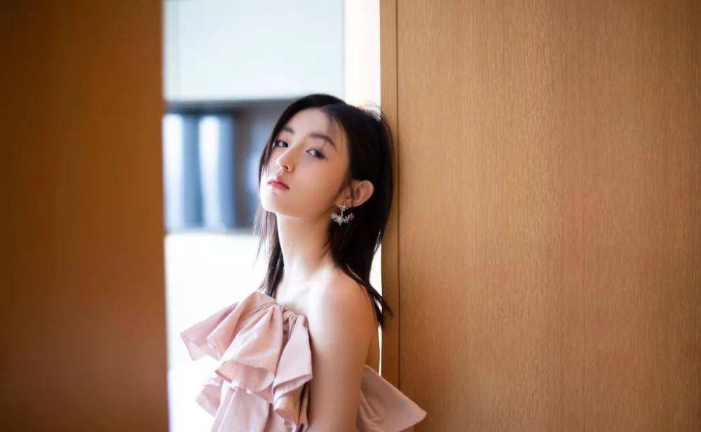 演技|易烊千玺主演电影票房超70亿，张子枫20亿，00后演员们未来可期