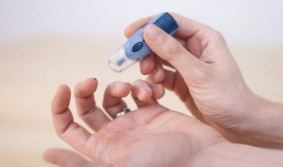 控制|想预防糖尿病也不是难事，坚持做好这4点，血糖很听话