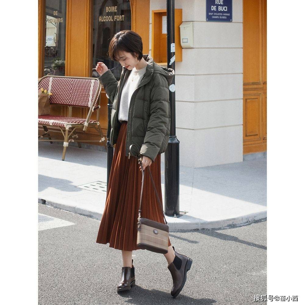 下装 建议中年女性多备这3件单品，轻松解决秋冬搭配烦恼，优雅又自信