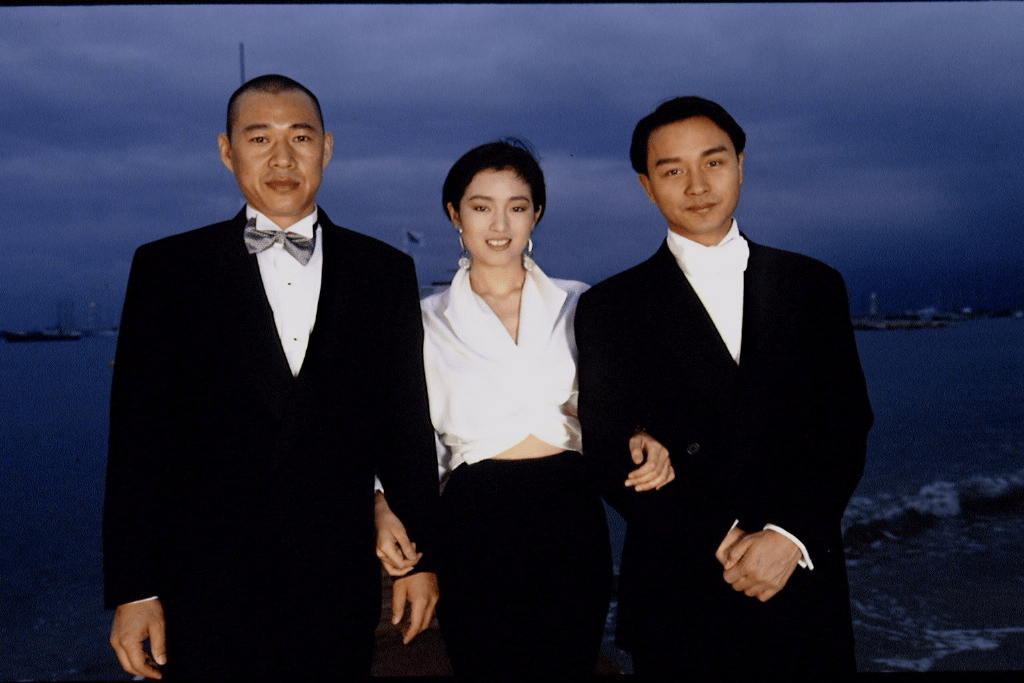 身材 巩俐学聪明了!首映礼穿1万针织裙配丝袜,走性感路线差点认不出