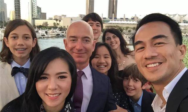 世界首富女性有谁 4ce6ceddaf324913839732bb84dd86af.jpeg