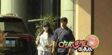 因为|怀二胎稳了？吴奇隆陪刘诗诗前往私立医院，嫁对人可以有多幸福