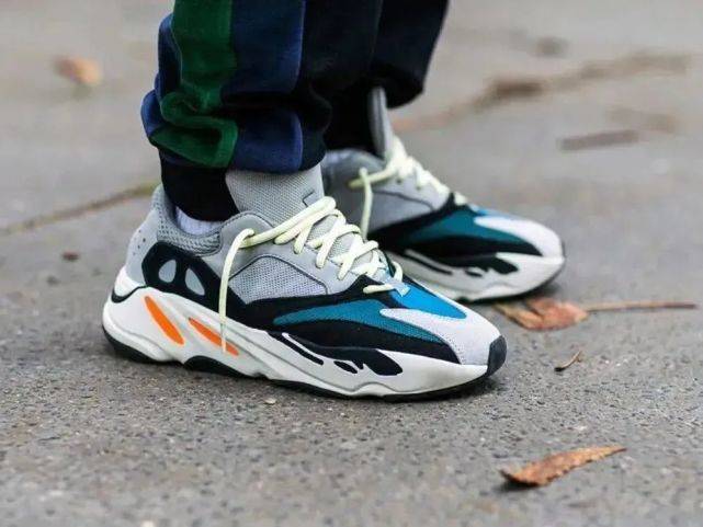 太阳 app登记！Yeezy 700初代"GHS"限定配色曝光，明天将预约发售！