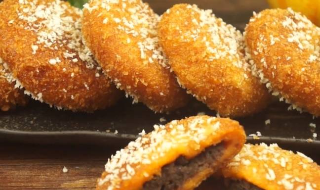 做法|一碗糯米粉一块红薯，教你早餐新做法，外酥里嫩，大人孩子抢着吃