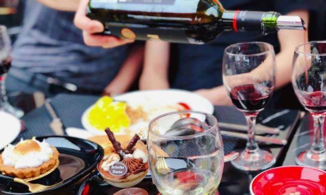 因为|为什么葡萄酒底部会有个很深的凹槽?听完行内人讲解,涨知识了