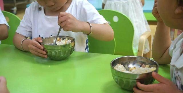 因为|幼儿园开学，家长要牢记“8不问”，孩子入园少哭闹