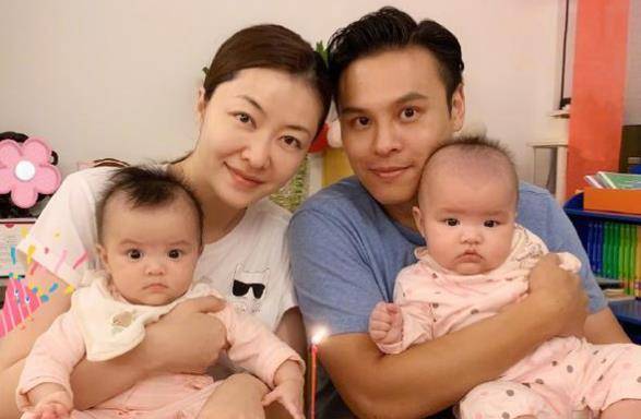 爱妻郭可颂为老婆熊黛林庆生！晒全家福表白爱妻，两人甜蜜依偎好幸福
