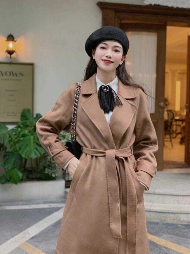 颜色 每一种风衣都有不同的搭配方法，也都有不同流行的颜色