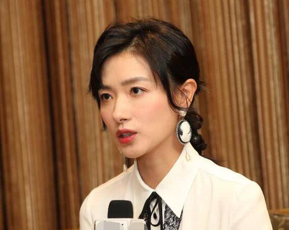 张晋|万茜调侃赵文卓:能否帮忙买林志炫演唱会门票,赵文卓回复超好笑