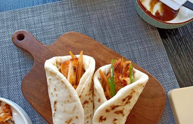 蔬菜|早餐吃口袋饼吧，想吃啥就装啥，不用油更健康，1分钟1个，简单