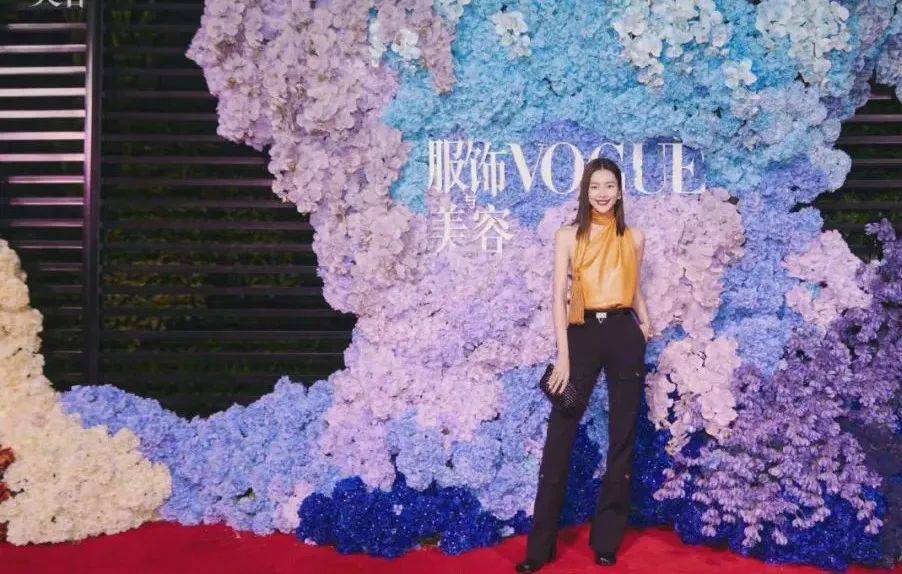 拉锯战女明星红毯拉锯战，三套高定、三套超季，从礼服看出咖位