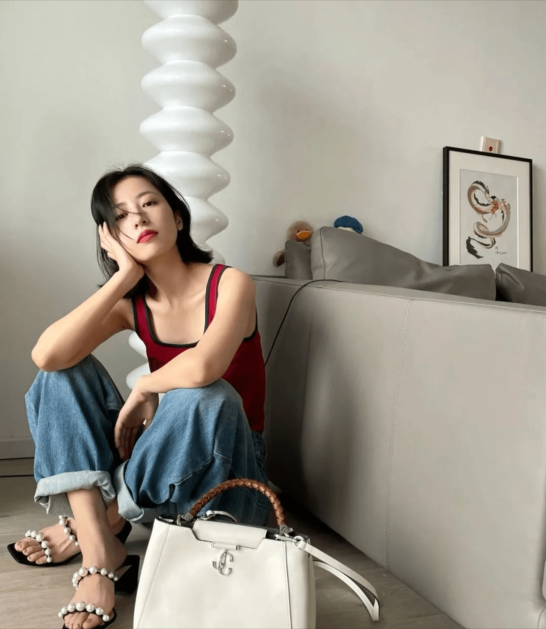 衣架子 周雨彤真的是衣架子吧？不是超模穿这么奇葩的服装居然还挺酷？