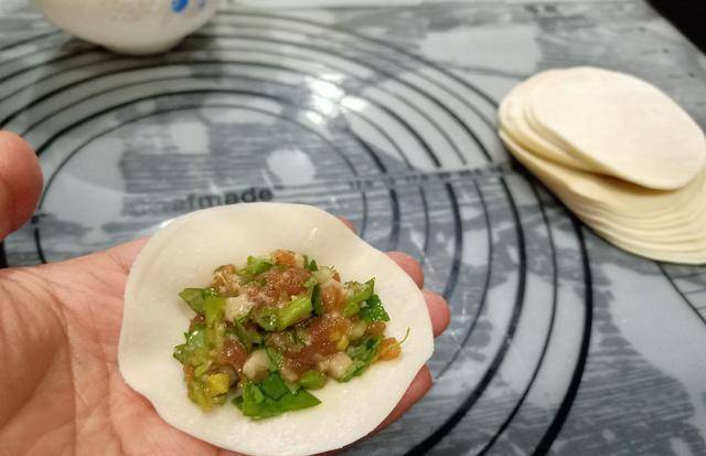 做法|想吃煎饺不用买，快来跟我学，底脆香馅多汁，每1步诀窍都告诉您