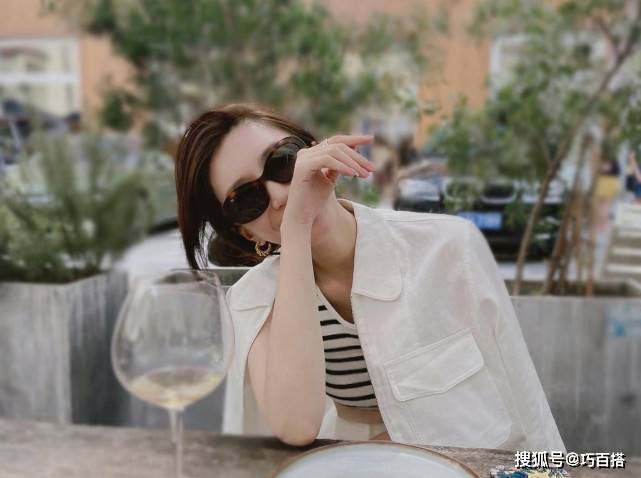 显得 江疏影私服不翻车！简单款也能气质范儿，真的太强了