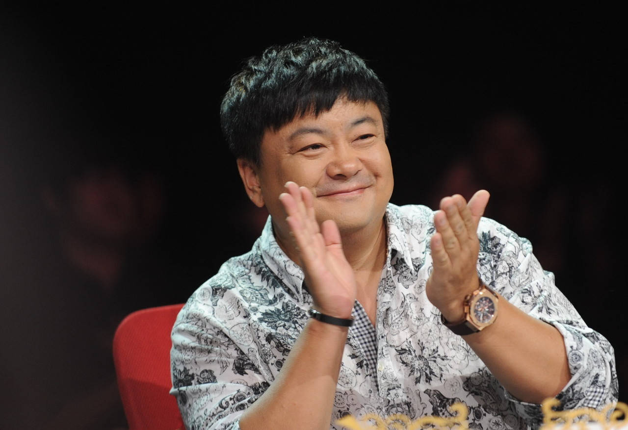 "胖洪"洪剑涛:24岁娶初恋,48岁出轨已婚女,和妻子离婚又复婚?_电影