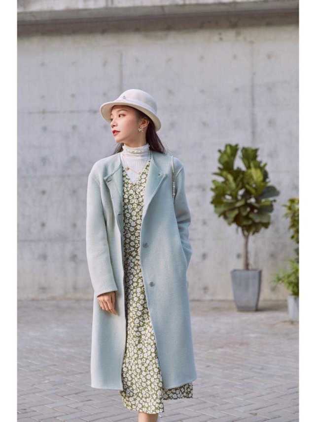 逐渐降温 降温了的秋冬，大衣搭配牛仔裤简约又洋气，让你美出圈了！