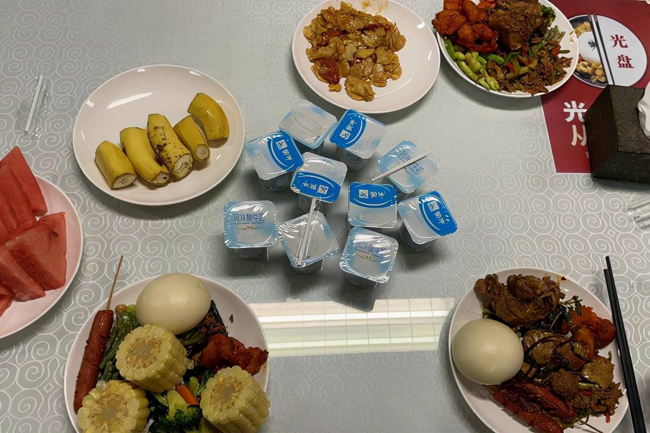 食堂|公司食堂的“自助早餐”真的很绝，不胖20斤都对不起老板！