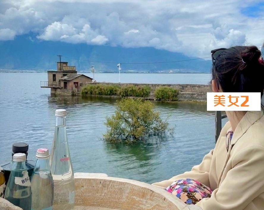 品牌|大理洱海边，明星杨洋坐过的位置成热门打卡点，美女多多