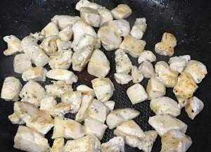 食谱|春季减肥食谱，鸡胸肉炒洋葱，这样处理的鸡胸肉美味下饭，吃不够