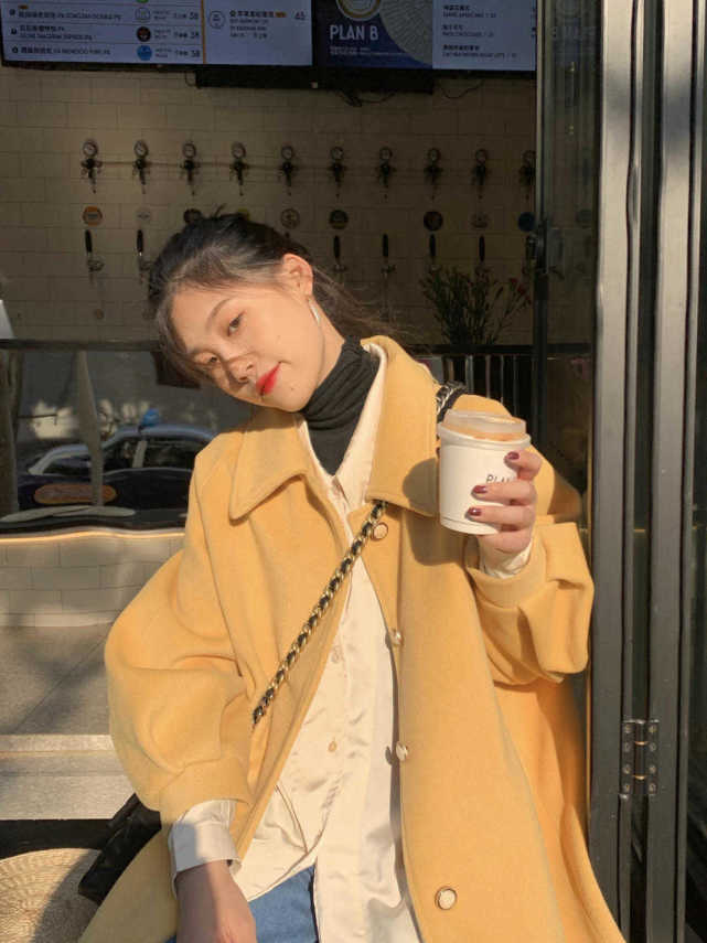 逐渐降温 降温了的秋冬,大衣搭配牛仔裤简约又洋气,让你美出圈了!