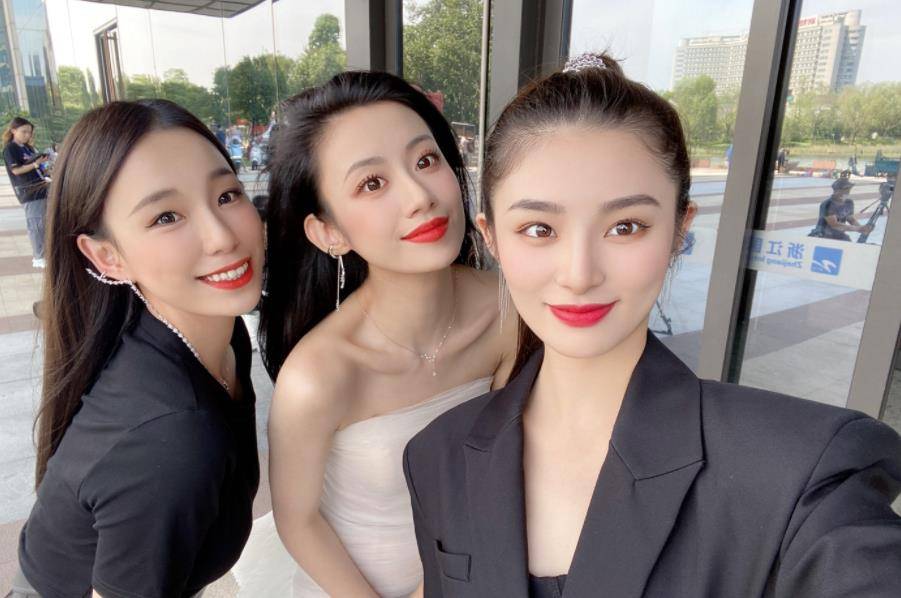 王靖雯|好声音决赛在即，节目组把终极c位留给伍珂玥，冠军在三人中产生