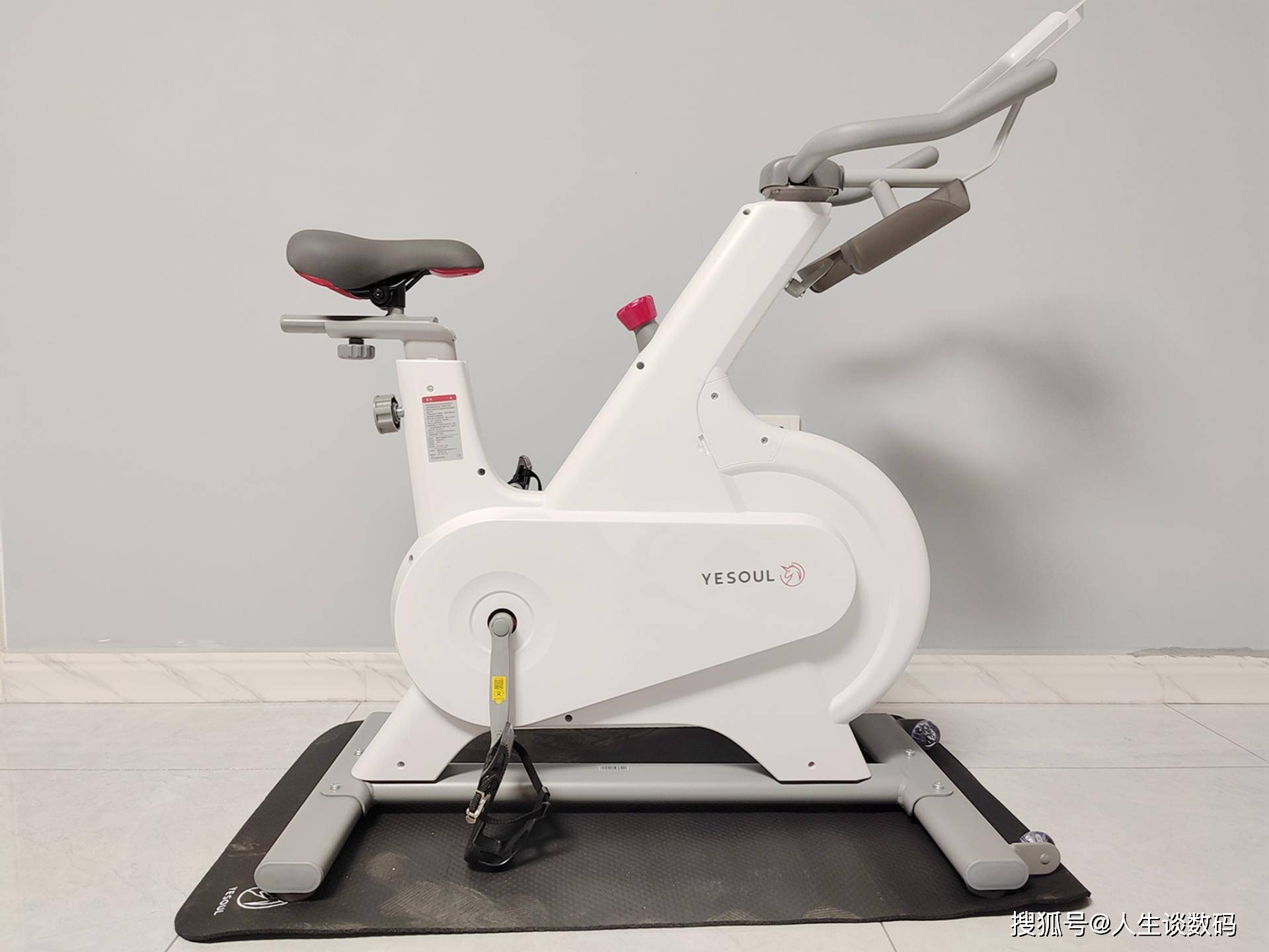 原创健身路上单车你选对了么小巧静音的野小兽智能动感单车m1评测