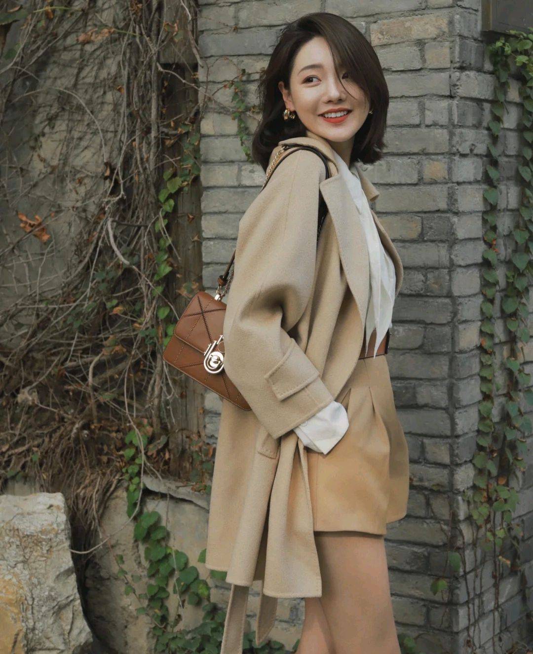 风景线 谁说穿基础款不好看的?只要会搭配,轻松成为街角的靓丽风景线