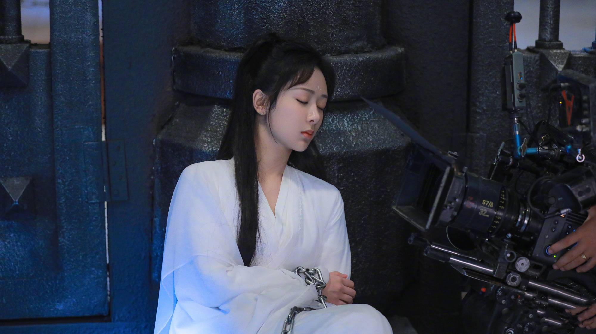 一身|杨紫新剧一大波造型来袭,除了战损造型,竟然还有白发造型