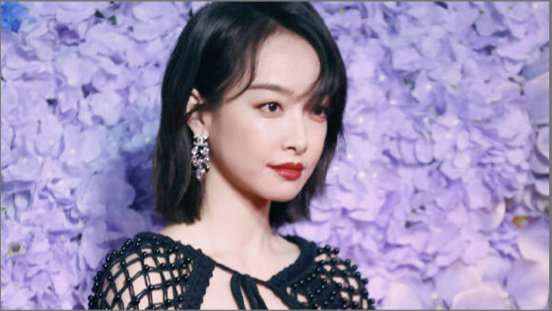 黑色 宋茜挑战网纱披肩搭抹胸裙，杨幂复古性感女郎救场，放弃压轴位置