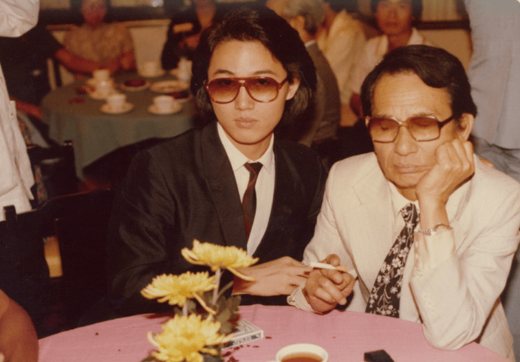 香港歌手21岁儿子患自闭症遭殴打,宿舍内被人扯头发,掐脖子_周启生