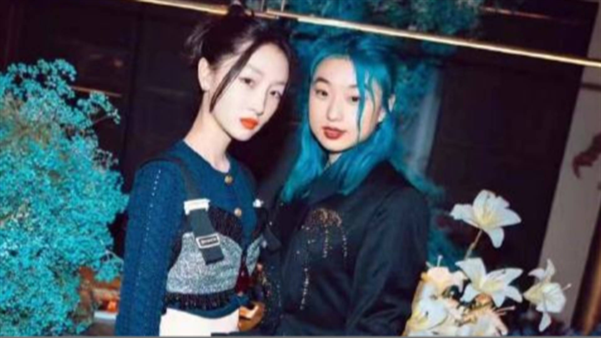 黑色 宋茜挑战网纱披肩搭抹胸裙，杨幂复古性感女郎救场，放弃压轴位置