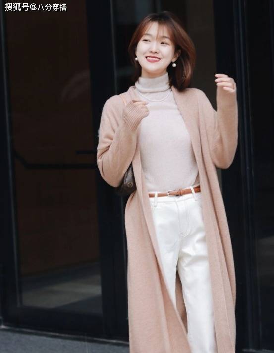 高跟鞋 穿啥小黑裤,今年“小白裤”才受宠,时髦百搭不挑人,咋穿都洋气