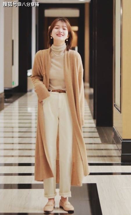 高跟鞋 穿啥小黑裤,今年“小白裤”才受宠,时髦百搭不挑人,咋穿都洋气