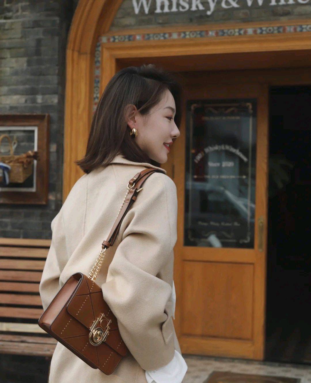 风景线 谁说穿基础款不好看的?只要会搭配,轻松成为街角的靓丽风景线