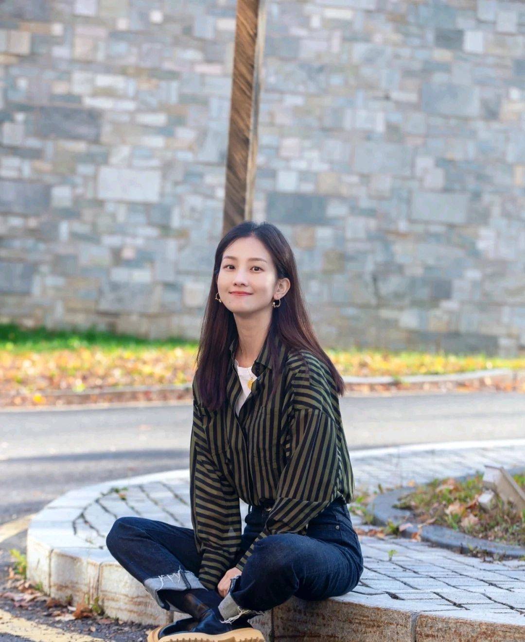 风景线 谁说穿基础款不好看的?只要会搭配,轻松成为街角的靓丽风景线