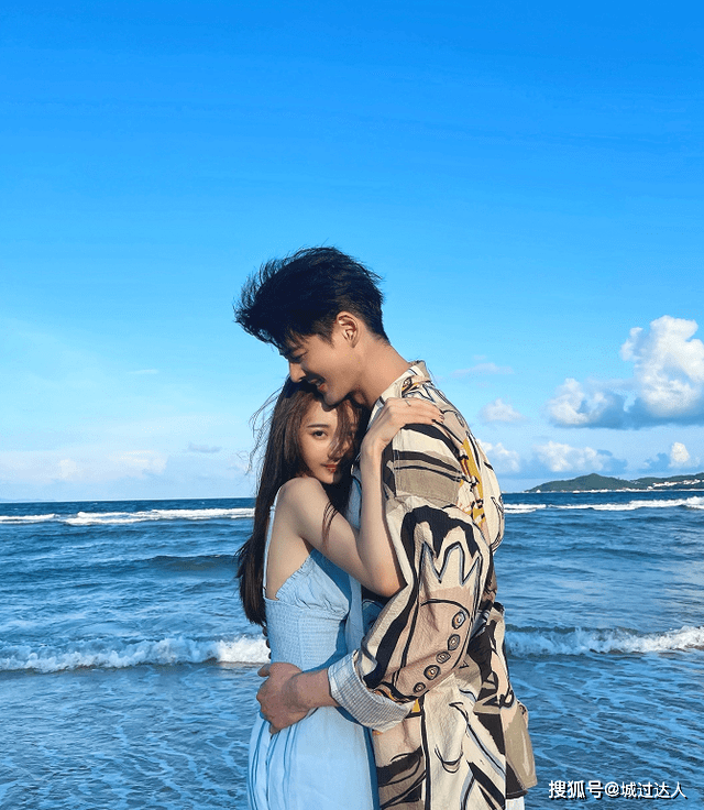 女友 郭品超也找到真爱了，与小19岁女友同框，却看不出来年龄差