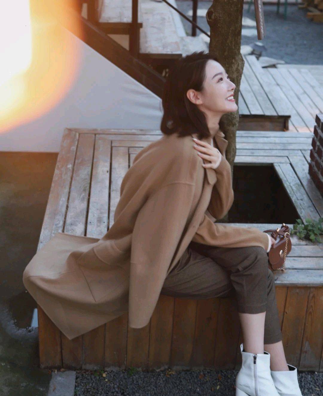 风景线 谁说穿基础款不好看的?只要会搭配,轻松成为街角的靓丽风景线