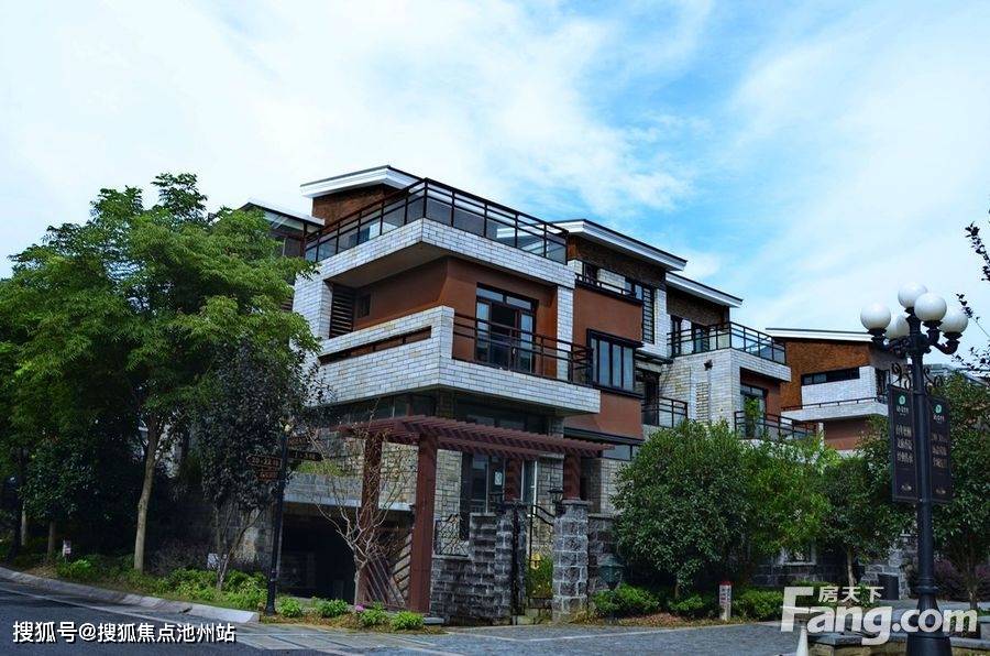 【官网】【豪杰翡翠湾别墅】★售楼处电话——售楼中心位置——最新