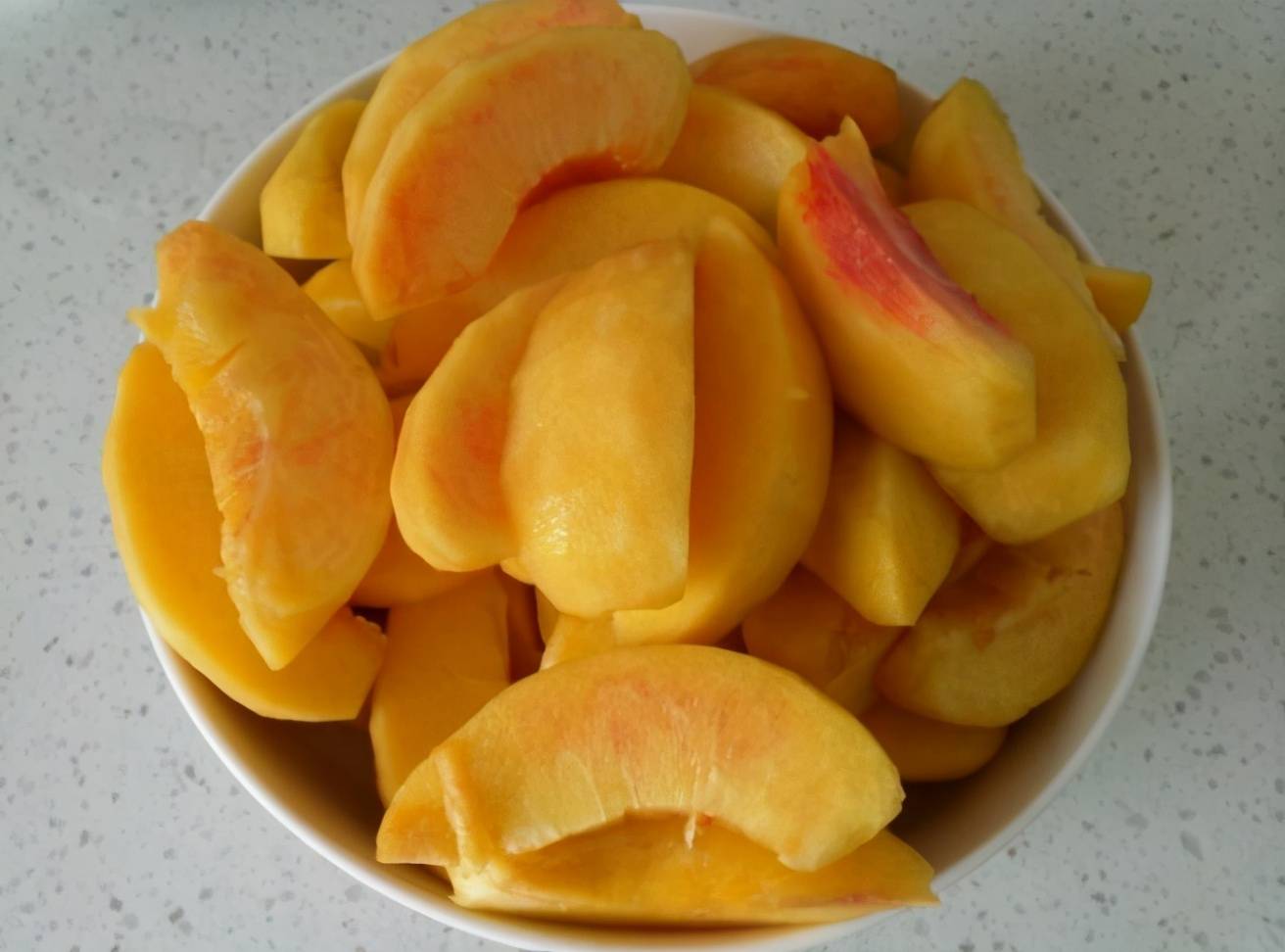 黄桃罐头的制作方法简单易学,感兴趣的朋友,做一些罐头尝尝!