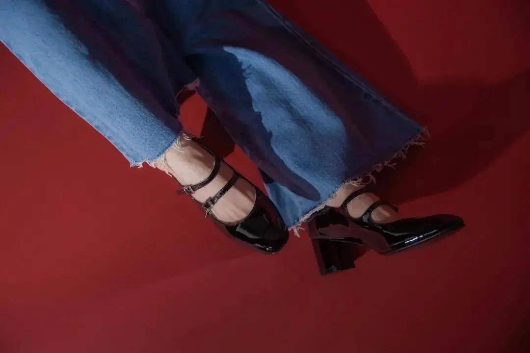 经典 别再穿马丁靴了!今年玛丽珍鞋才是正流行!