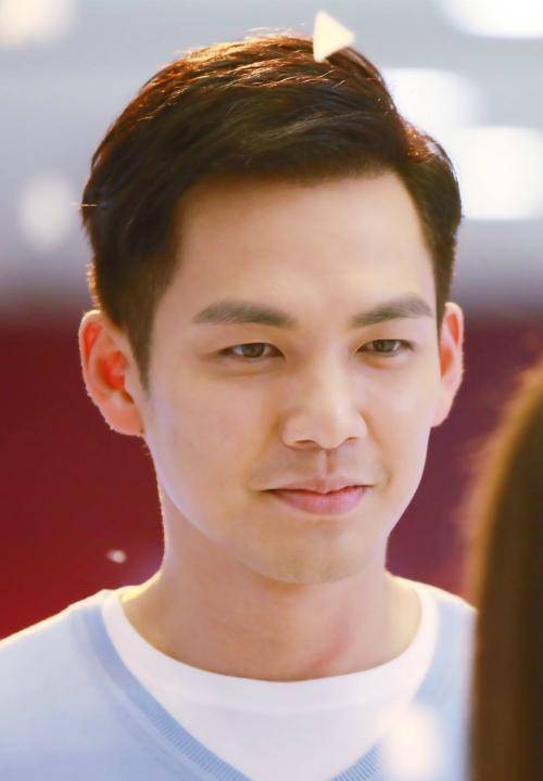 打领带|穿西服打领带帅气的明星，有霸道总裁气质的明星，你认识几个？