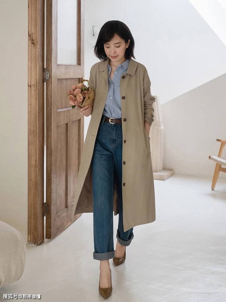 可以在 搭素色衬衫,搭小脚裤,搭高跟鞋,知性又女人搭T恤,搭直筒裤