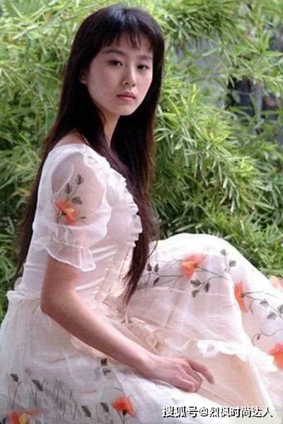 刘海但额头好看的人，一般不适合刘海，看看刘诗诗，有刘海的时候