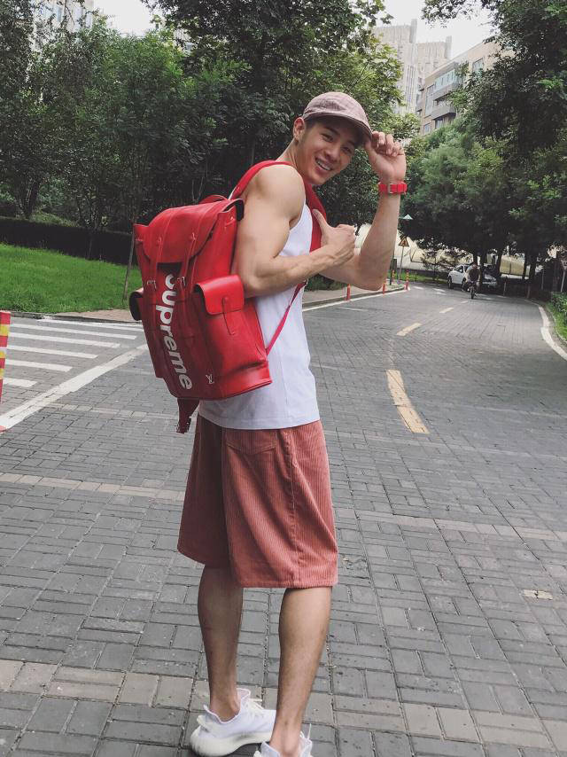 是演員也是運動達人，八塊腹肌加持，誰抵擋得住這種型男的誘惑？ 健身減肥達人 第4张