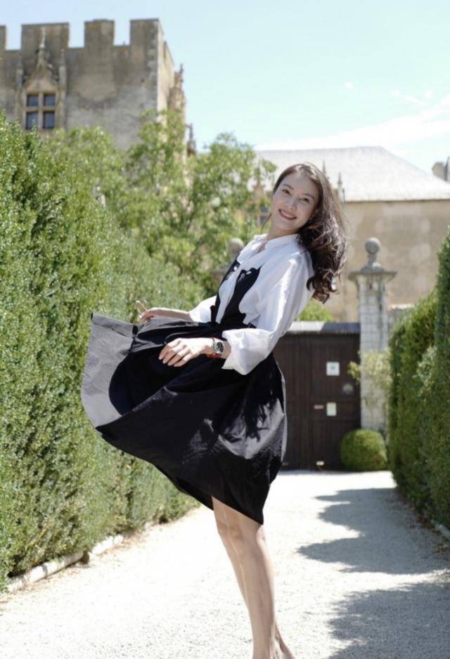 整体 谢杏芳林丹合体亮相,1米78穿短裙秀长腿,两口子一黑一白挺登对裙装裤装西服