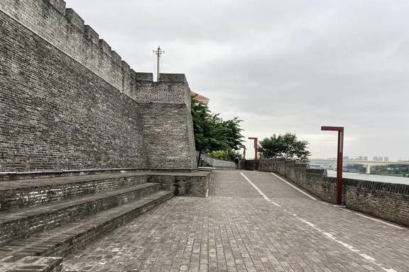 南宁市唯一保存下来的古城墙，历经了一千多年的风雨，极少人知晓