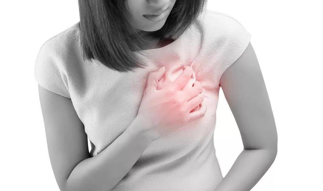 白天 四川23岁校花坚持白天不穿“内衣”，一年以后，发生了这几个变化