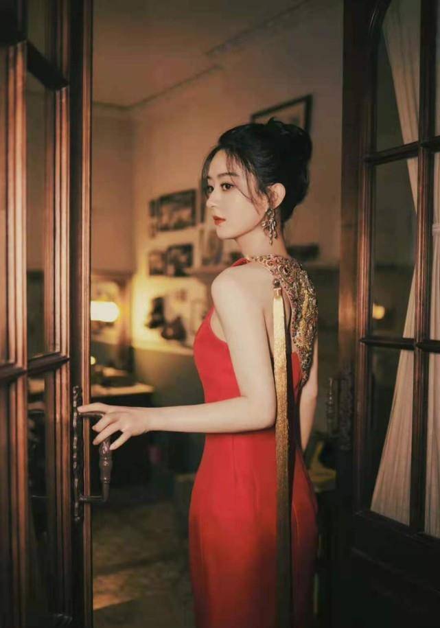 元素 赵丽颖风格转化得太大！穿西装干练飒气女强人，如今优雅得好精致