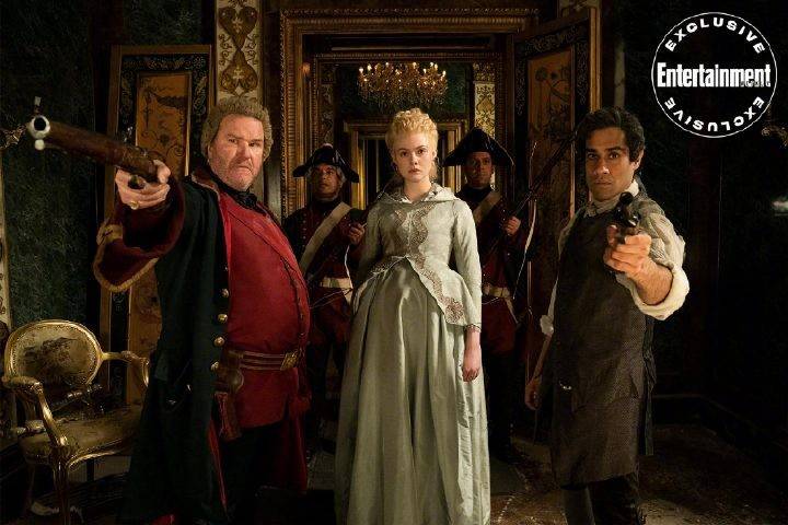 好身材 23岁艾丽范宁穿吊带裙好美，一双大长腿抢眼，还是最年轻戛纳评委