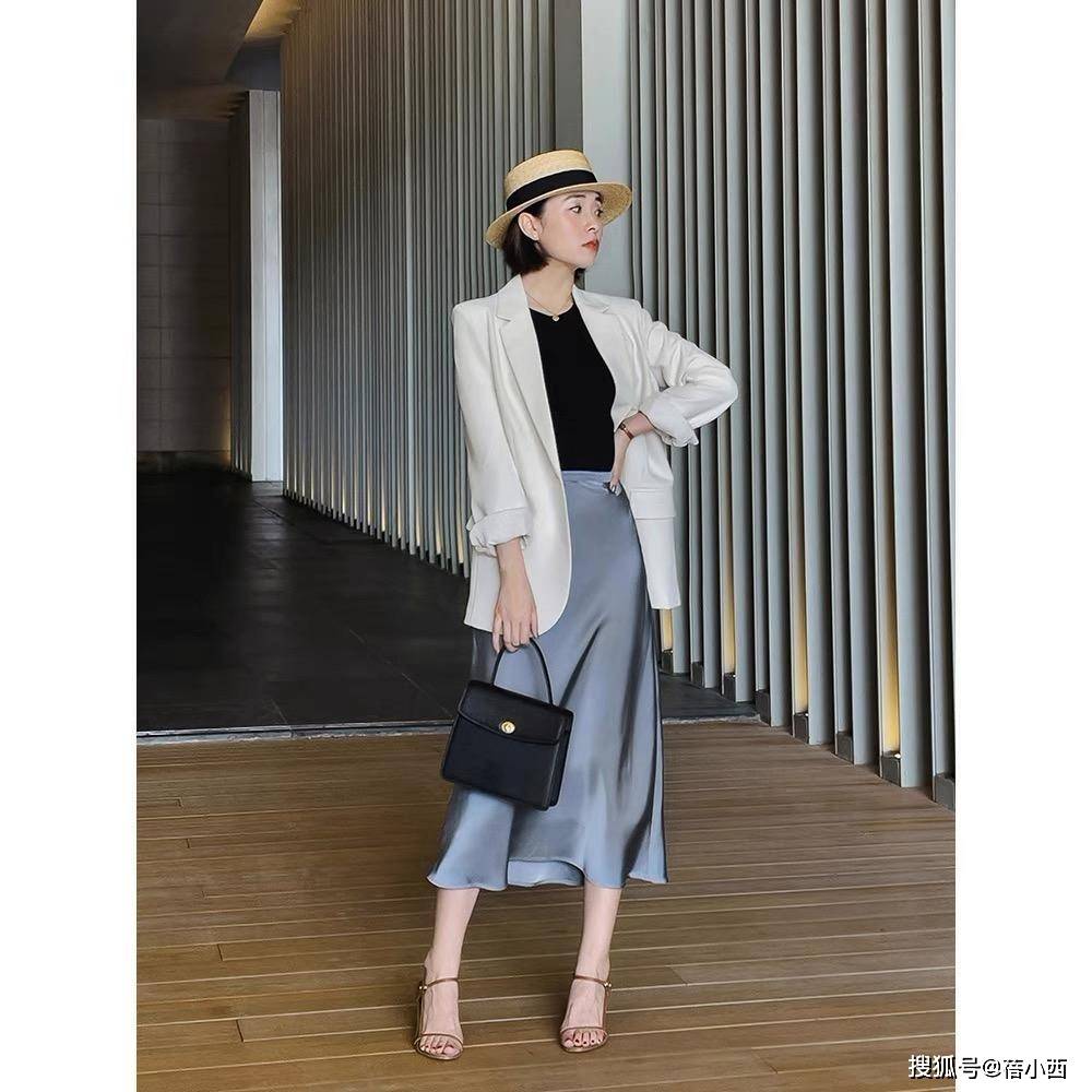 职场 奔三奔四的女人，秋天多穿西装外套，搭配连衣裙、半身裙都很高级
